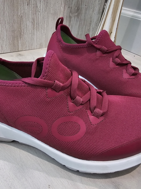 OOFOS Shoes - OOFOS Women’s Burgundy Recovery Comfort Sneakers Size 8.5